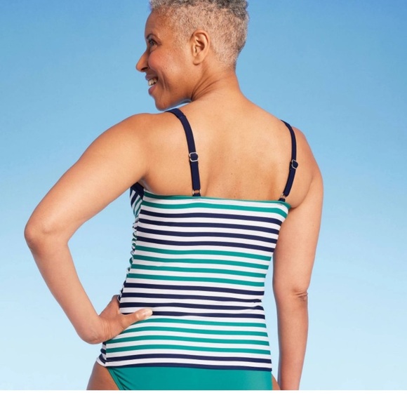 Lands' End Women's :
Swim *Nwt* Lands'
End Striped
Underwire Tankini
Top - Picture 5 of 6